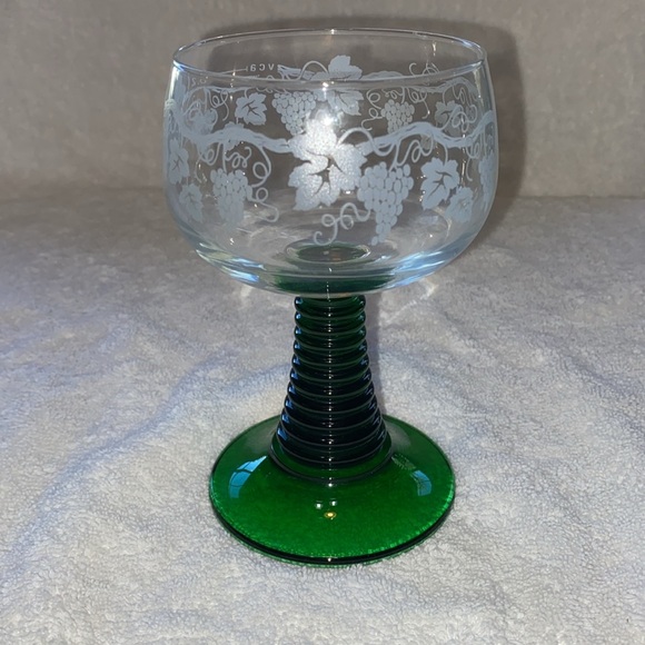 Set of 4 Vintage Luminarc France Roemer Cordia Glassesgreen beehive stems. - Picture 2 of 4